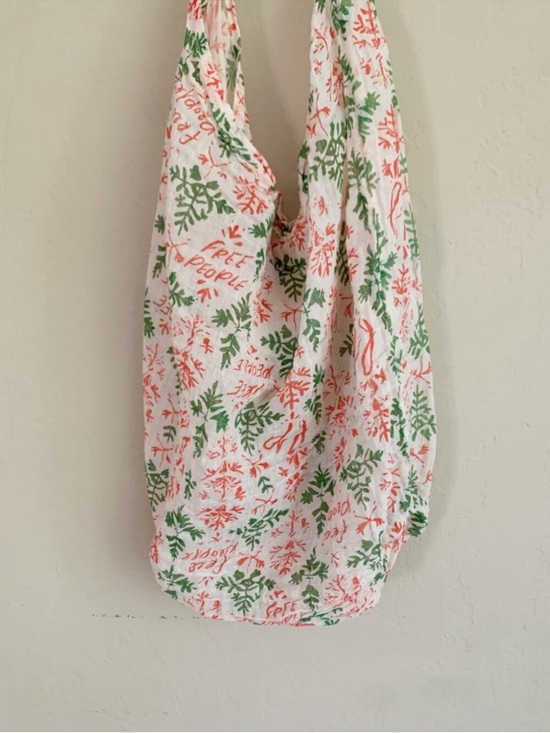 Free People Handbags - Free People Coral & Green Floral Slouch Tote NEW